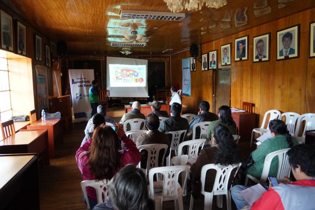 Capacitan a docentes de Ayabaca en prevención de riesgos eléctricos/Foto Distriluz