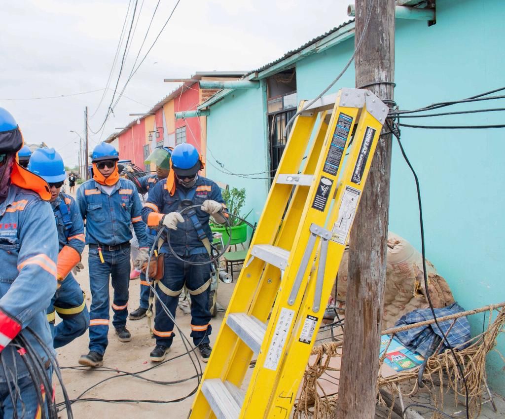 Enosa retira conexiones clandestinas para evitar accidentes eléctricos
