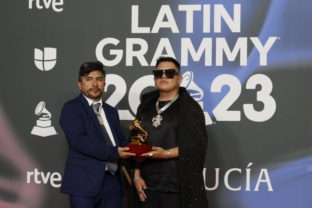 Latin Grammy 2023: peruanos Kayfex y Gustavo Ramírez ganaron en la categoría "Mejor diseño de empaque"