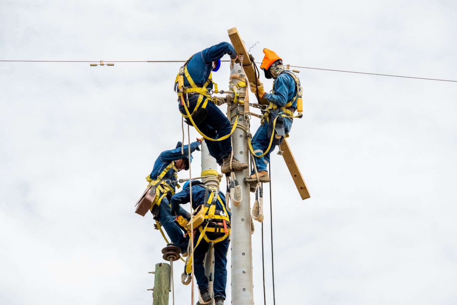 En simulacro, Enosa recuperó servicio eléctrico en Lancones tras interrupción causada por caída de rayos