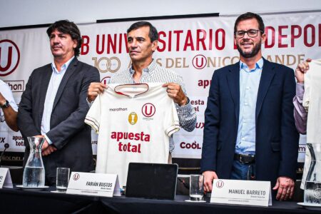 Universitario presentó a Fabián Bustos como su nuevo DT