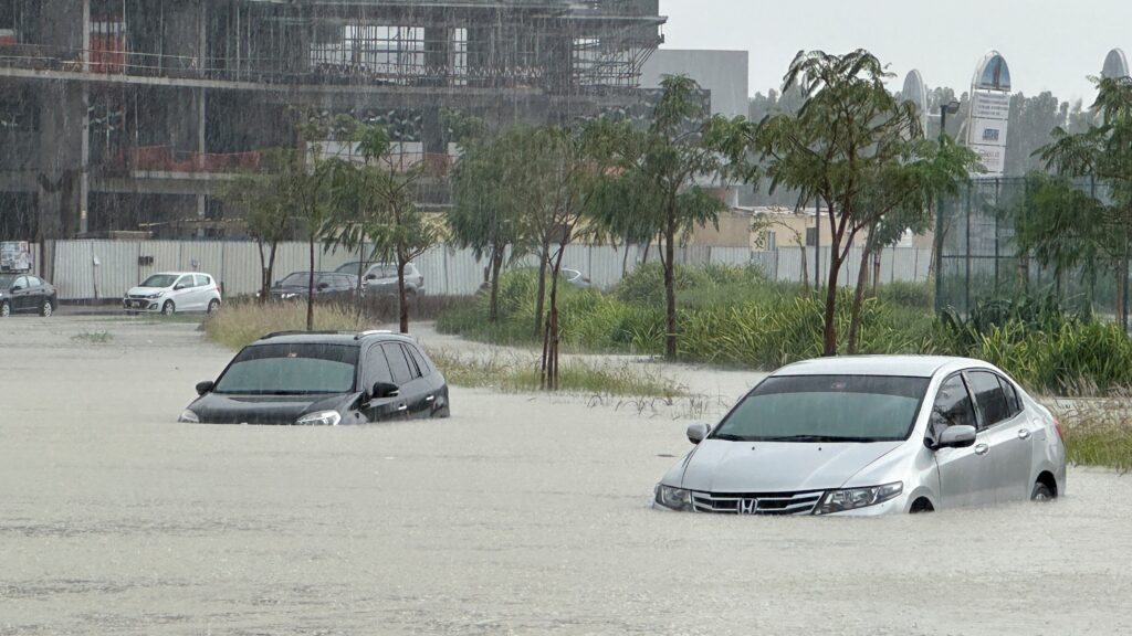 Aeropuerto de Dubai se inundó luego de que cayera lo equivalente a un año de lluvia