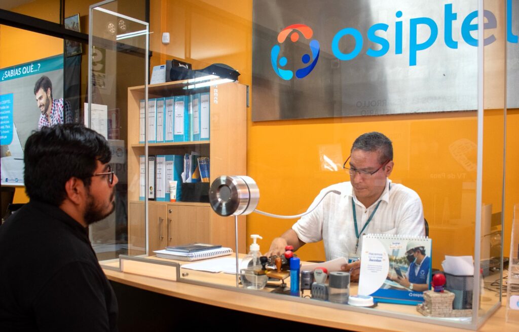 OSIPTEL orientó a más de 350 usuarios en monitoreos presenciales a centros de atención de empresas operadoras en Piura
