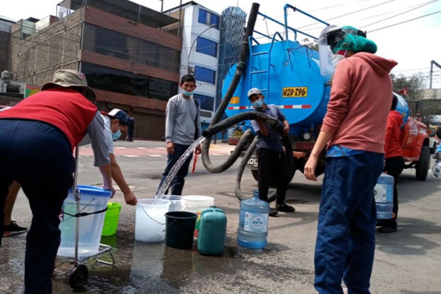 Solo 1 de cada 6 piuranos accede al servicio de agua durante las 24 horas del día