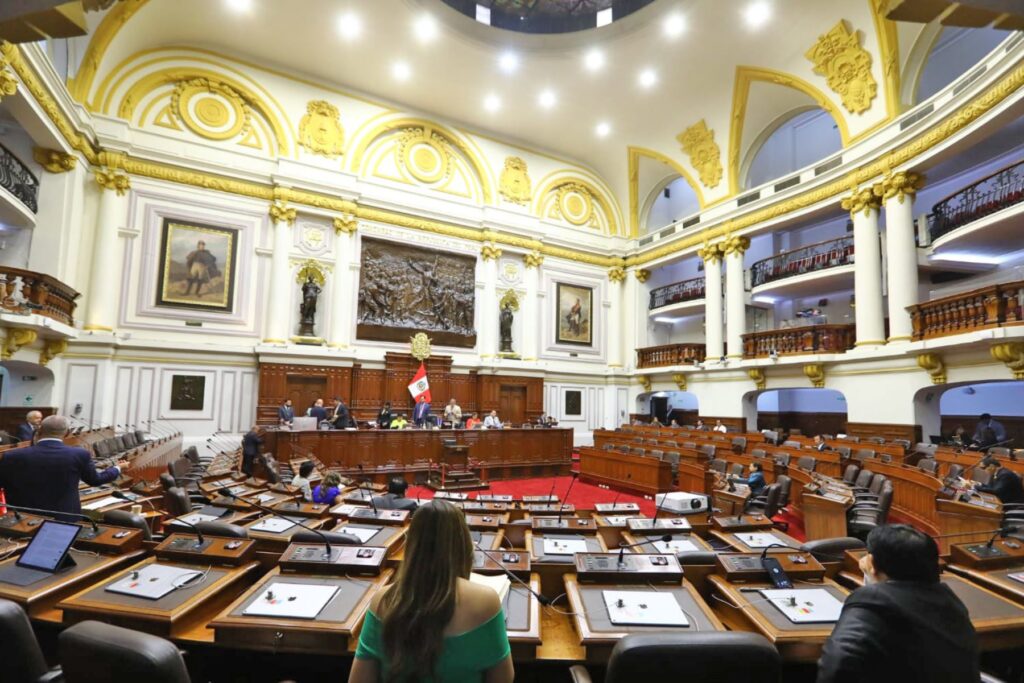 Congreso aprueba en primera votación la creación del Colegio de Politólogos del Perú