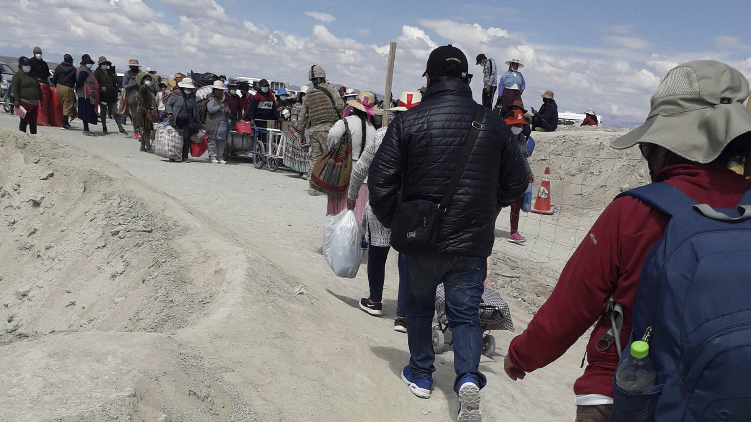 Más de un millón de bolivianos podrían migrar a Perú debido a la crisis energética en Bolivia