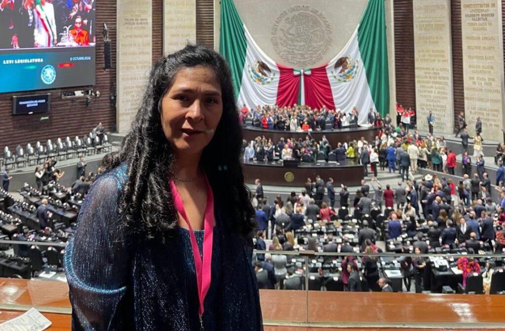 Captan a Lidia Paredes en la toma de mando de la nueva presidenta de México, Claudia Sheinbaum