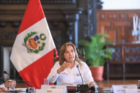 Dina Boluarte no quiere responder a la prensa: "Mi mejor comunicación es a través de obras"