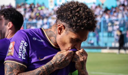 Paolo Guerrero anota de penal y le da la ventaja a Alianza Lima ante UTC