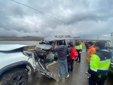 Tragedia en Quiruvilca: choque frontal entre combi y camioneta deja tres fallecidos en La Libertad