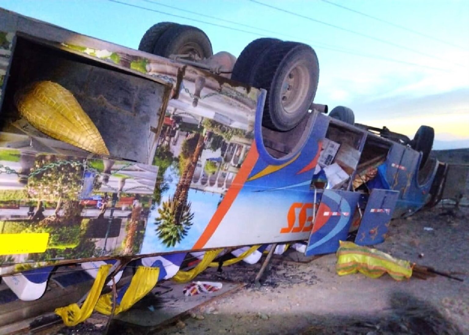 Accidente en la Panamericana Sur deja un muerto y 27 heridos en Arequipa