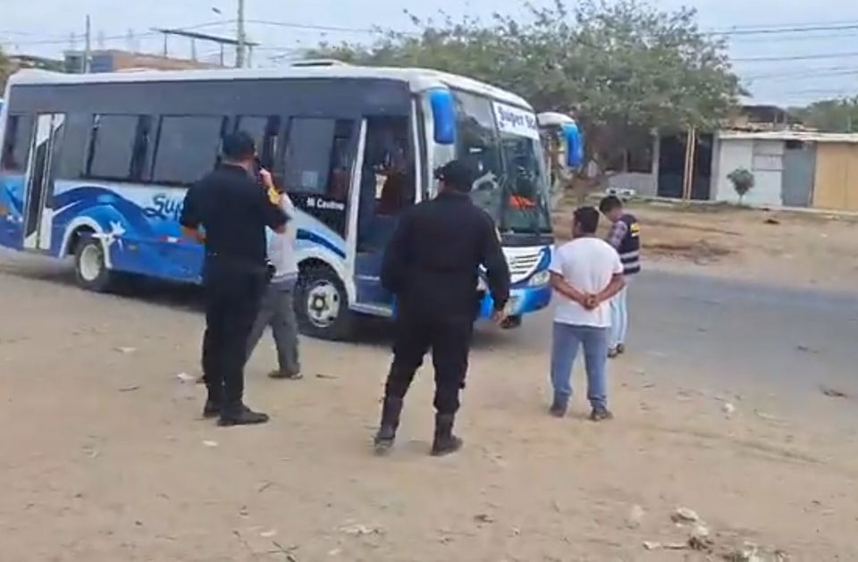 Atentado en Piura extorsionadores disparan a un vehículo de la empresa Súper Star