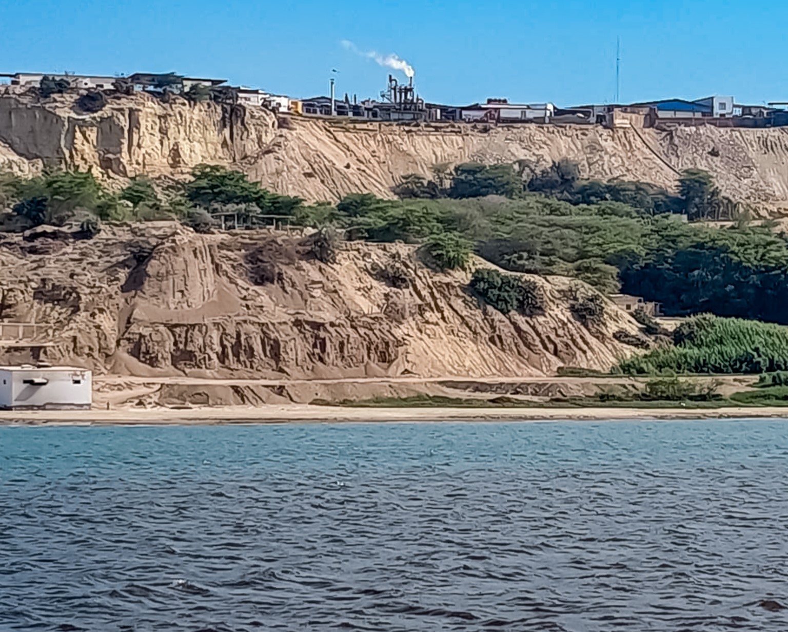 Manchas rojas en el mar de Paita: IMARPE detecta floración algal nociva