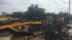 Piura voraz incendio consumió dos viviendas en el distrito de Catacaos