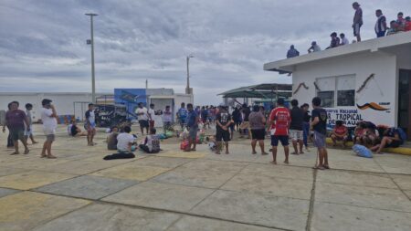 Talara piden ayuda para llevar víveres a pescadores atrapados en altamar por fuerte oleaje