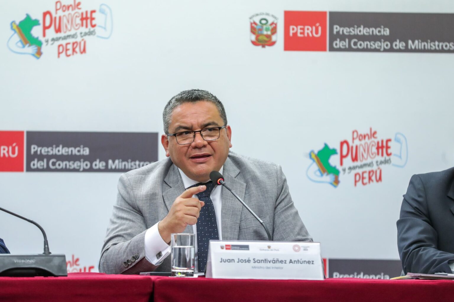 Santiváñez asegura que la PNP enfrenta graves dificultades por déficit de efectivos y desabastecimiento de armamento