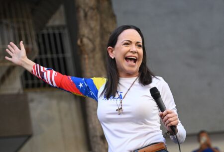 María Corina insta a los venezolanos en Perú a respaldar a Edmundo González Urrutia