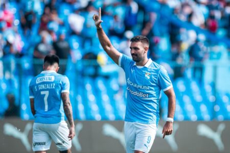 Sporting Cristal vence 2-0 a Universidad Católica de Ecuador