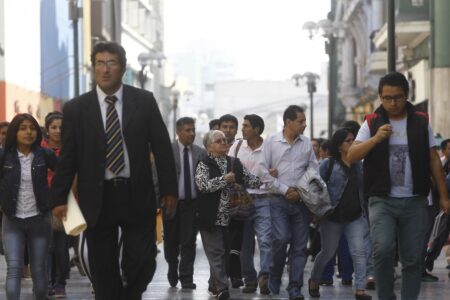 178 mil peruanos no consiguieron trabajo en el 2024, según el INEI