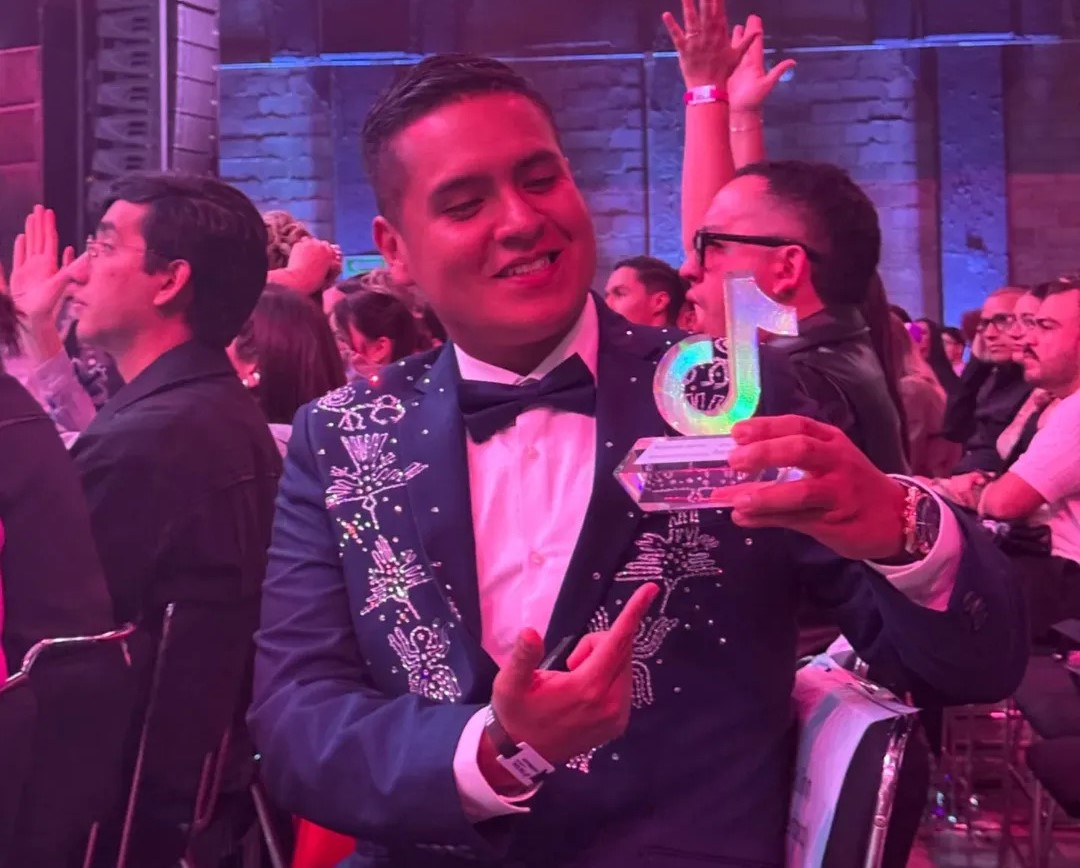 “El chico de las noticias” se convierte en el primer peruano en ganar un premio en los Tiktok Awards 2025