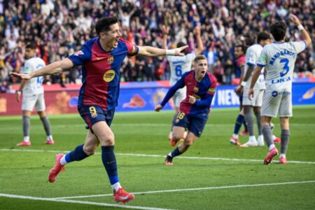 El Barcelona vence al Alavés y recorta distancia con el líder Real Madrid