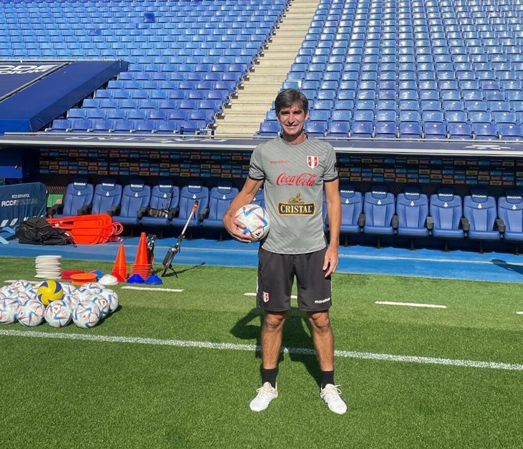 Óscar Ibáñez es el entrenador interino de la selección peruana de fútbol