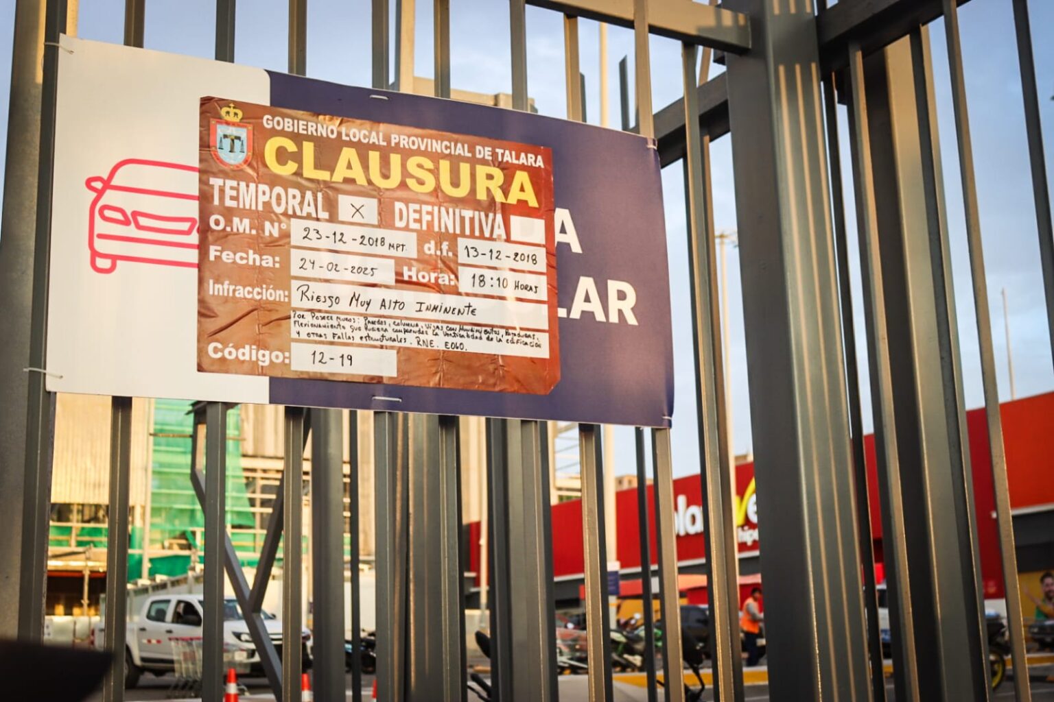 Talara clausuran centro comercial donde funcionaba Plaza Vea y Promart por deficiencias en su estructura