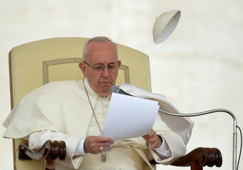 El papa Francisco agradece oraciones mientras sigue en terapia respiratoria