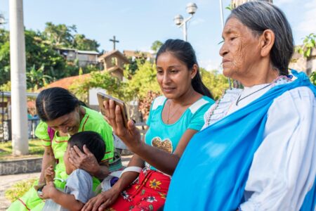 OSIPTEL: al menos 7 de cada 10 mujeres cuentan con un smartphone o celular inteligente