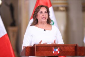 Dina Boluarte pide inversiones privadas honestas en proyectos del Estado