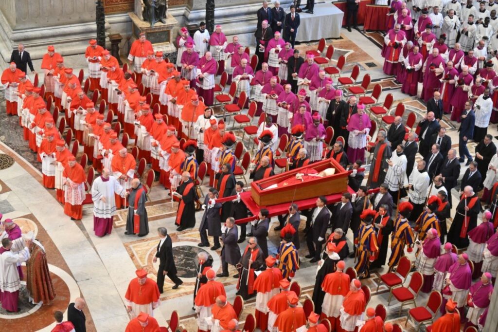 Ejecutivo solicita al Congreso permiso para viaje de Dina Boluarte a funeral del papa Francisco