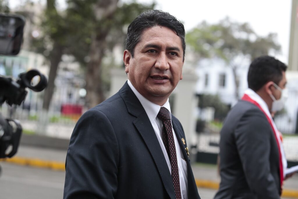 Incautan más de un millón de soles a Vladimir Cerrón por actividades ilícitas