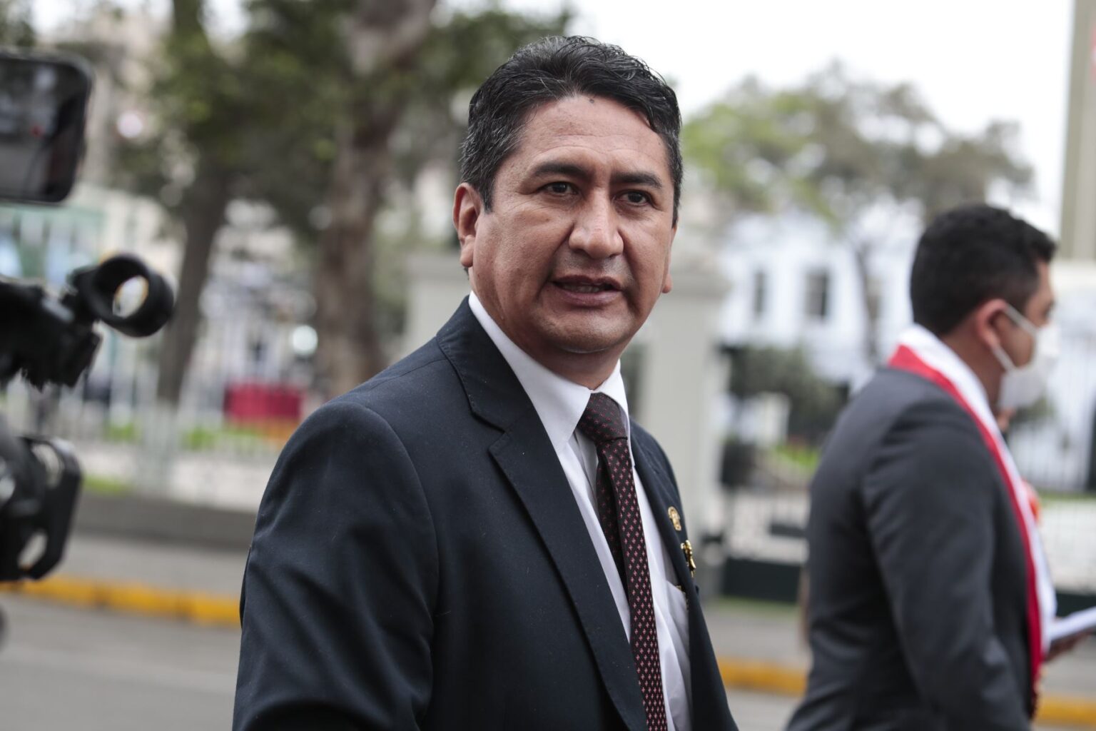 Incautan más de un millón de soles a Vladimir Cerrón por actividades ilícitas