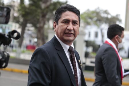Incautan más de un millón de soles a Vladimir Cerrón por actividades ilícitas