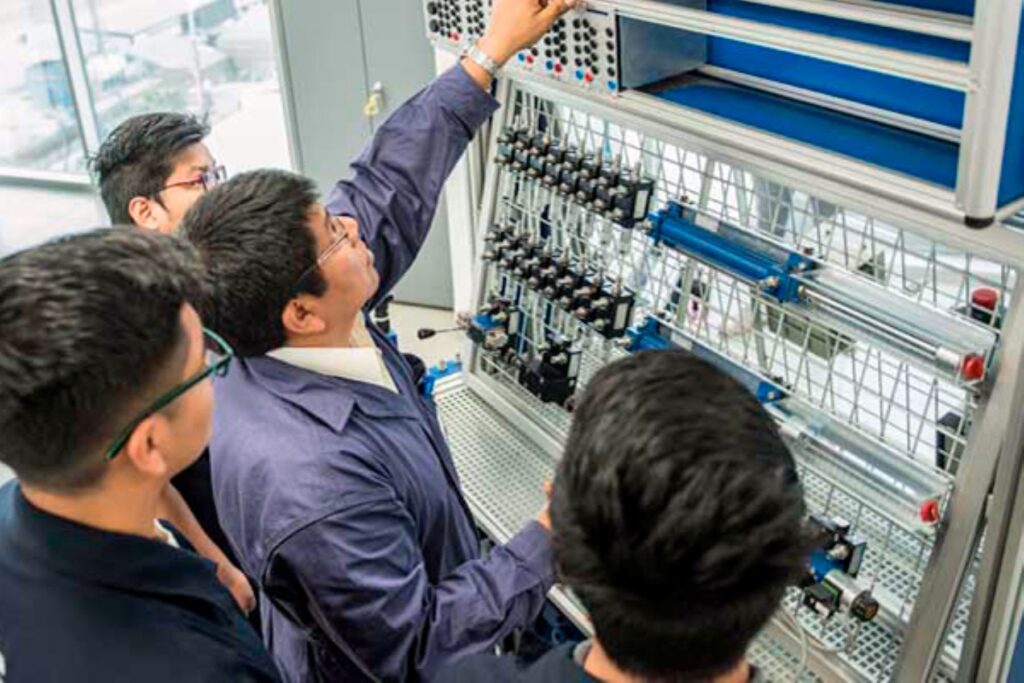 Pronabec lanzará en junio la Beca TEC para estudios técnicos