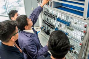 Pronabec lanzará en junio la Beca TEC para estudios técnicos