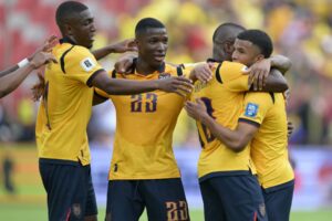 Ecuador presenta su lista de convocados para enfrentar a Perú en las Eliminatorias 2026
