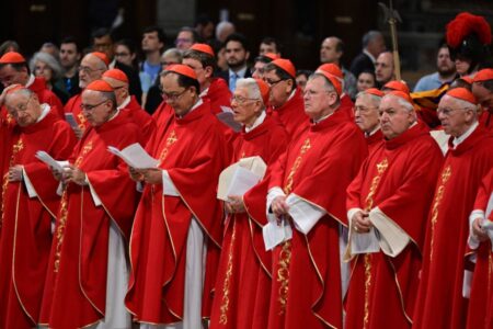 Cardenales se preparan en armonía para el cónclave que inicia el 7 de mayo