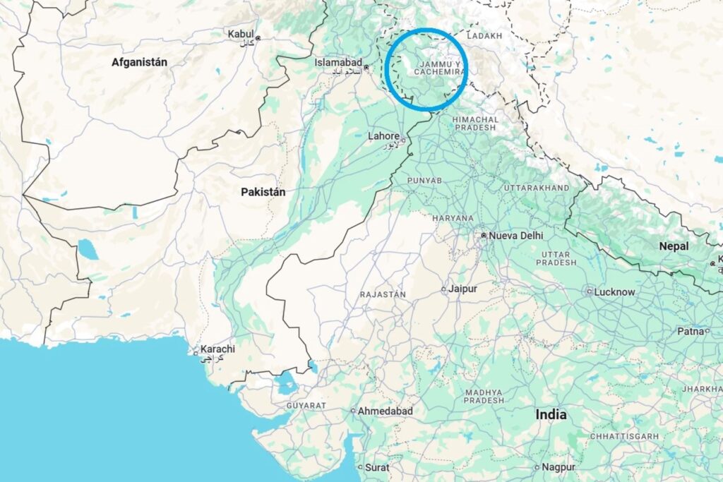 India bombardea presuntas bases terroristas en Pakistán y Cachemira