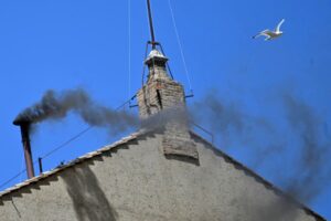 Cónclave continúa este 8 de mayo con cuatro nuevas votaciones para elegir al próximo papa