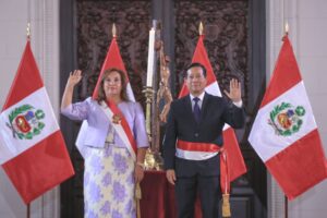 Dina Boluarte toma juramento al nuevo Gabinete liderado por Eduardo Arana