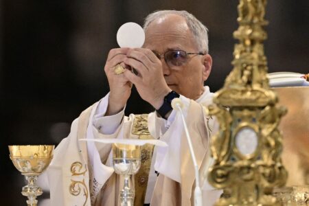Iglesia en Francia debe despertar esperanza y renovar su impulso misionero, afirma el papa
