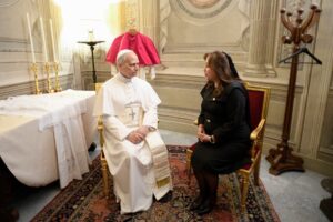 Dina Boluarte invitó al papa León XIV a visitar el Perú