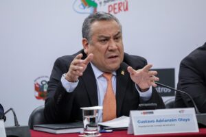 Premier Adrianzén advierte que su censura podría llevar a la disolución del Congreso