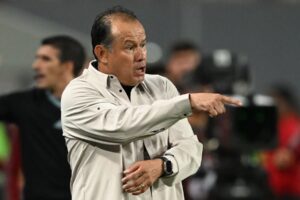 Juan Reynoso podría asumir la dirección técnica de LDU de Quito