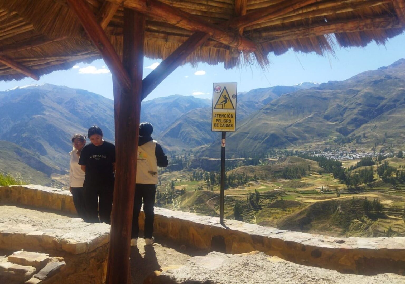 Turista peruana fallece tras caer a un abismo en el valle del Colca