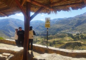 Turista peruana fallece tras caer a un abismo en el valle del Colca