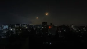 Ataque de Irán deja 22 heridos en Israel, dos en estado crítico