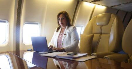 Dina Boluarte solicita autorización al Congreso para viajar a Francia