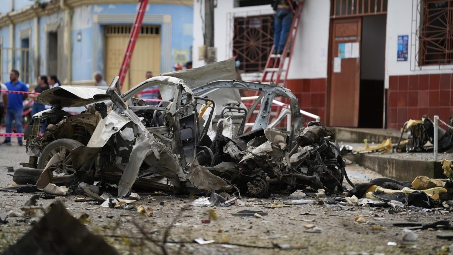 Siete muertos y más de 30 heridos por ataques guerrilleros en el suroeste de Colombia